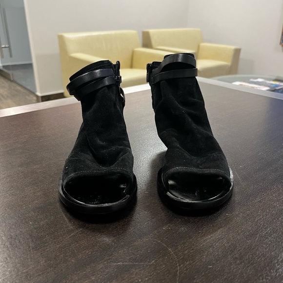 NWT VINCE Suede Gladiator Sandals - Picture 1 of 7